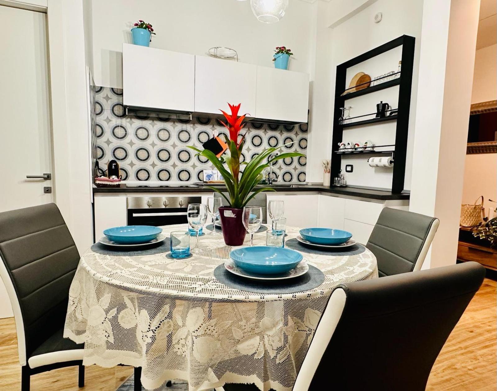 라스페치아 Lombardo'S Family - Free Private Parking 700M From The Station! 아파트 외부 사진